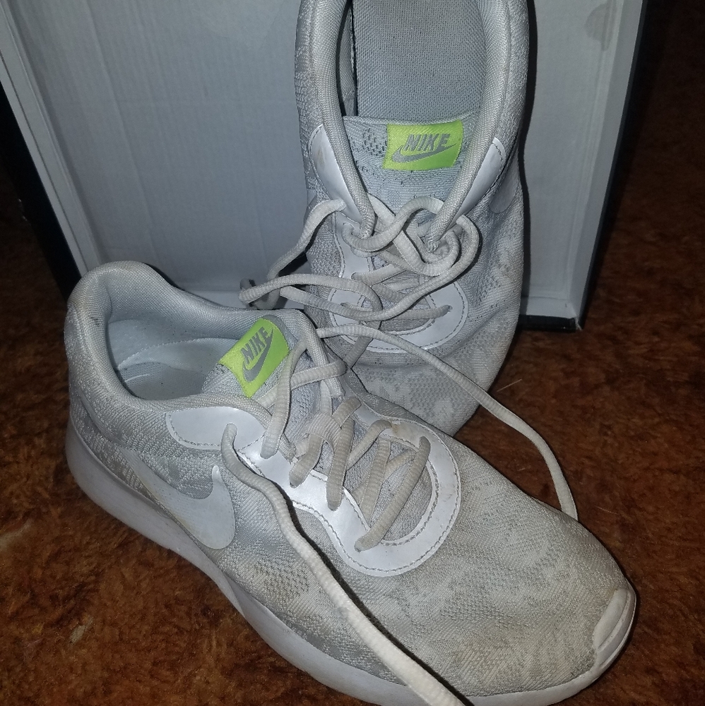 Nike Tanjun White lace Sneakers